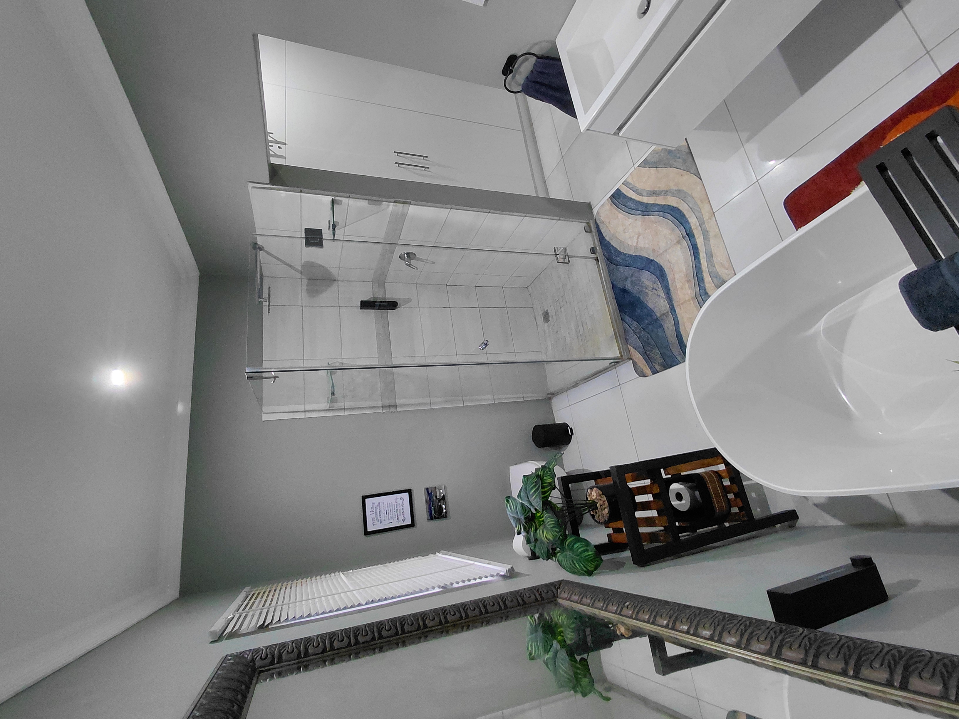En-suite bathroom 1 space